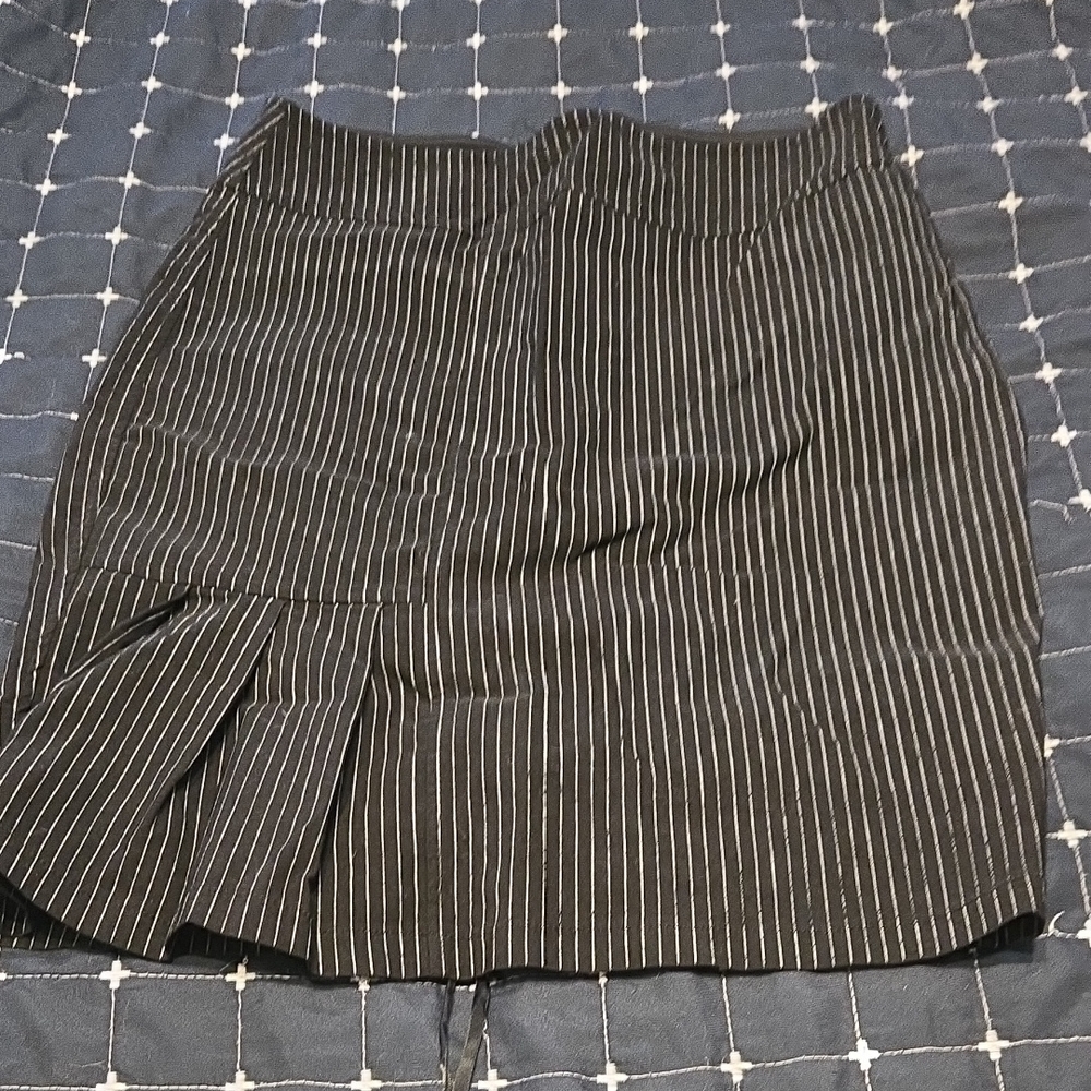 Chic Black Striped Pencil Skirt